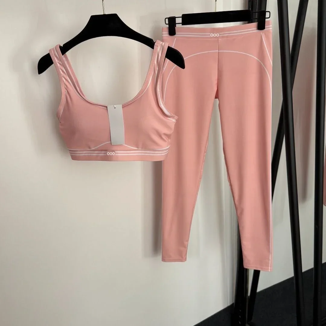 Tanktop en broek, tweedelig ad - Pilate Yoga Workout recensie en prijs