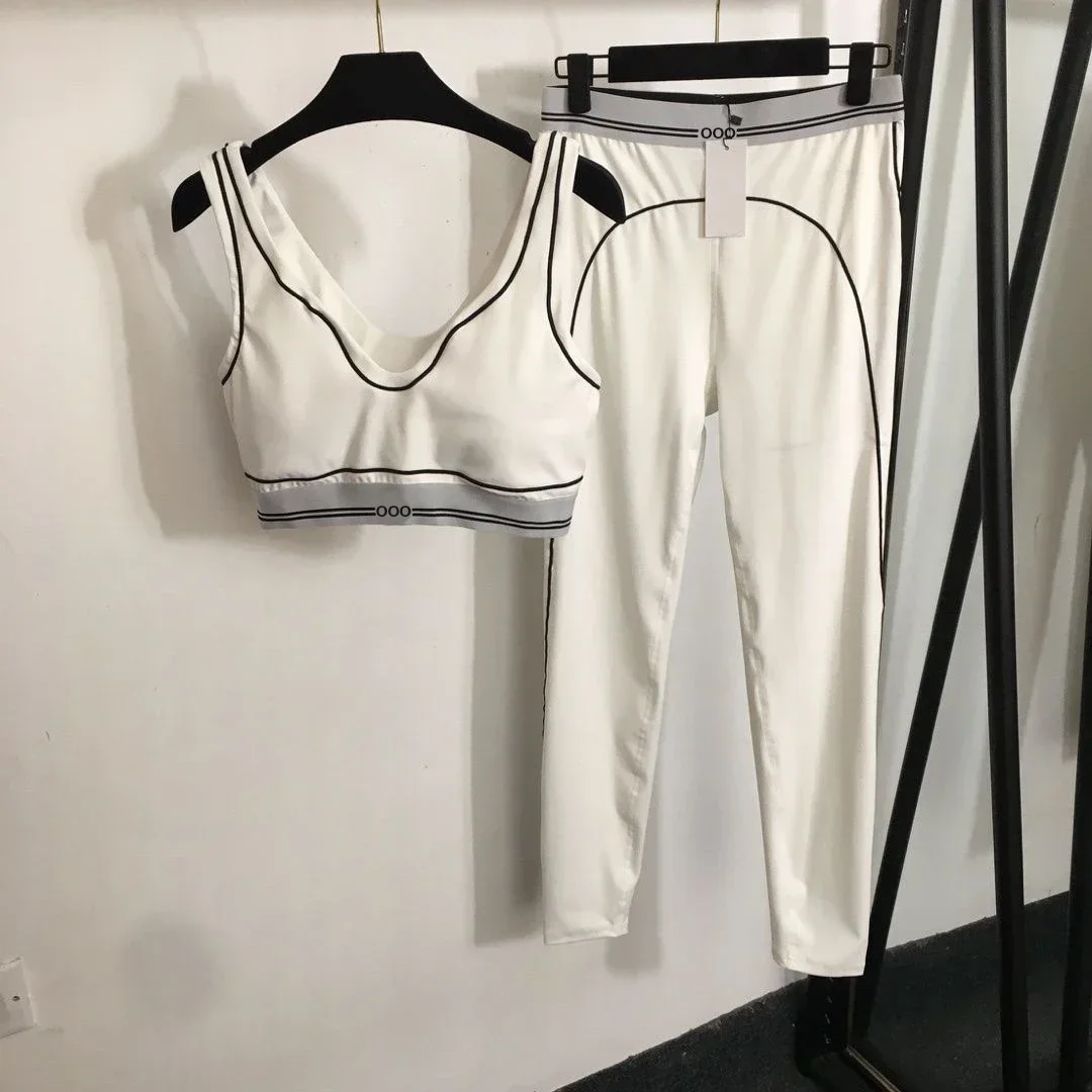 Tanktop en broek, tweedelig ad - Pilate Yoga Workout recensie en prijs